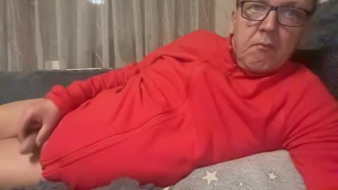 Snapshot of tom6644 chatting on 19, 12, 2025 Tom online show from 19, 12, 2025