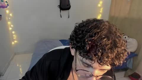 Tom Blue online show from 16, 12, 2025