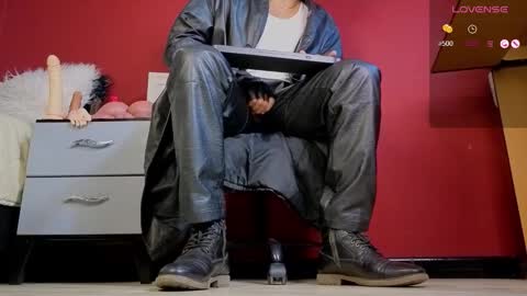 Snapshot of tom_brown12 chatting on 19, 11, 2025 Tom online show from 19, 11, 2025