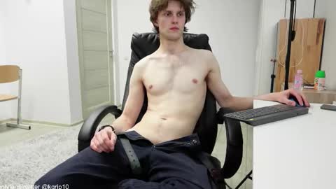 tom online show from 18, 10, 2025