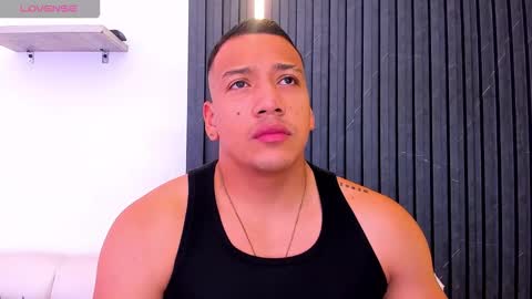 Snapshot of tom_muscle1 chatting on 18, 10, 2025 Tom muscle1 online show from 18, 10, 2025