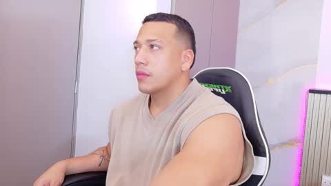 Snapshot of tom_muscle1 chatting on 25, 10, 2025 Tom muscle1 online show from 25, 10, 2025