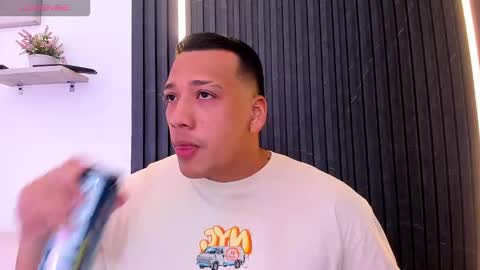 Snapshot of tom_muscle1 chatting on 11, 11, 2025 Tom muscle1 online show from 11, 11, 2025