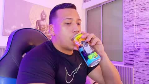 Snapshot of tom_muscle1 chatting on 17, 11, 2025 Tom muscle1 online show from 17, 11, 2025