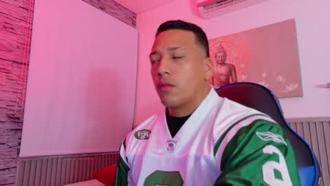 Snapshot of tom_muscle1 chatting on 2, 12, 2025 Tom muscle1 online show from 2, 12, 2025