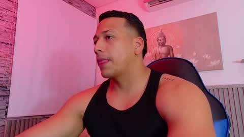 Snapshot of tom_muscle1 chatting on 4, 12, 2025 Tom muscle1 online show from 4, 12, 2025