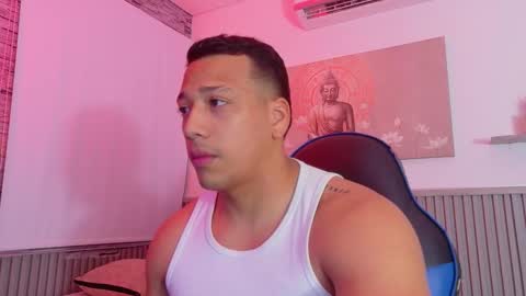 Snapshot of tom_muscle1 chatting on 5, 12, 2025 Tom muscle1 online show from 5, 12, 2025