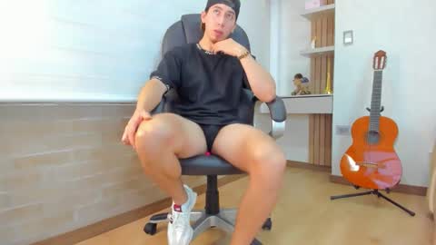 Snapshot of tombardem chatting on 24, 11, 2025 Tom Bardem online show from 24, 11, 2025