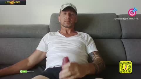 Snapshot of tomhardic chatting on 28, 1, 2025 TOM online show from 28, 1, 2025