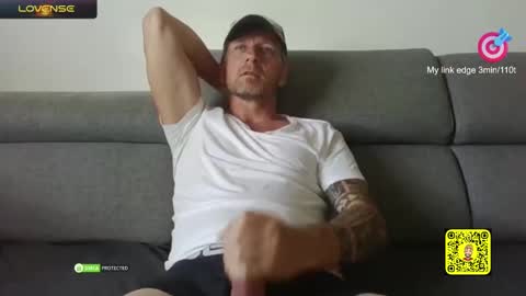 Snapshot of tomhardic chatting on 22, 2, 2025 TOM online show from 22, 2, 2025