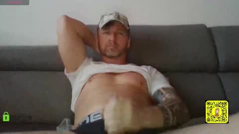 Snapshot of tomhardic chatting on 11, 3, 2025 TOM online show from 11, 3, 2025