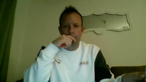 Snapshot of tomhubz chatting on 16, 11, 2025 tomhubz online show from 16, 11, 2025