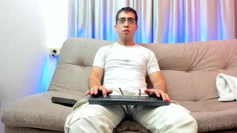 Tomas online show from 1, 3, 2026