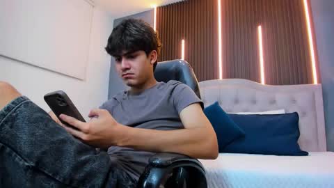 Snapshot of tommy18__ chatting on 17, 12, 2025 Tommy online show from 17, 12, 2025