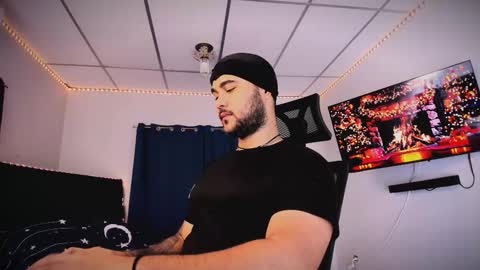 Snapshot of tommy_sccott chatting on 17, 12, 2025 tommy_sccott online show from 17, 12, 2025