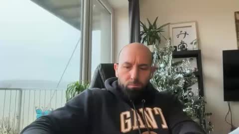 Snapshot of tommyx01 chatting on 18, 12, 2025 Thomas Fit online show from 18, 12, 2025