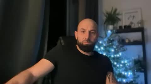 Snapshot of tommyx01 chatting on 22, 12, 2025 Thomas Fit online show from 22, 12, 2025