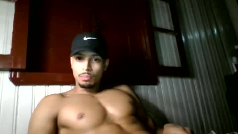 Snapshot of tomtresor chatting on 18, 12, 2025 tomtresor online show from 18, 12, 2025