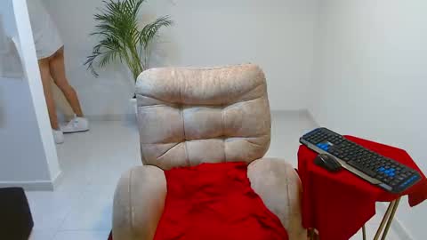 Snapshot of tomy337271 chatting on 4, 12, 2025 tomy337271 online show from 4, 12, 2025