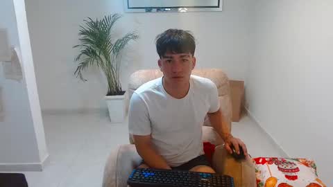 Snapshot of tomy337271 chatting on 20, 12, 2025 tomy337271 online show from 20, 12, 2025