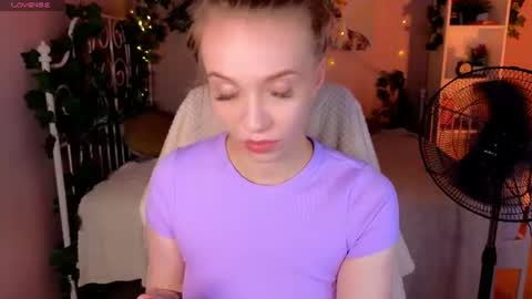 Snapshot of toni_ray chatting on 23, 6, 2026 Tony online show from 23, 6, 2026
