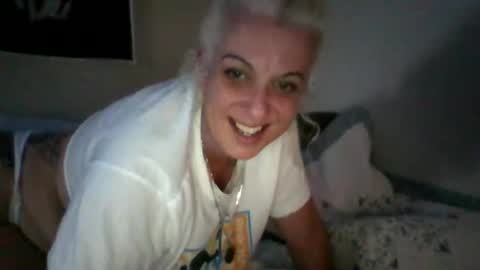 Honeys Snow Bunny online show from 9, 1, 2026