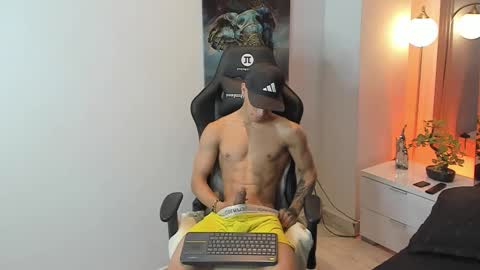 Snapshot of tony_petrov chatting on 7, 10, 2025 tony_petrov online show from 7, 10, 2025