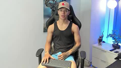 Snapshot of tony_petrov chatting on 14, 11, 2025 tony_petrov online show from 14, 11, 2025