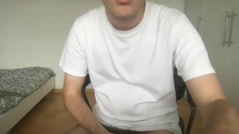 Snapshot of toohottobetrue21 chatting on 25, 10, 2025 Max online show from 25, 10, 2025