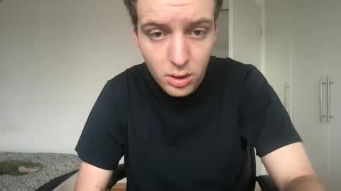 Snapshot of toohottobetrue21 chatting on 14, 11, 2025 Max online show from 14, 11, 2025