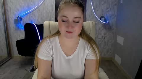 Snapshot of tori_blond chatting on 2, 12, 2024 tori_blond online show from 2, 12, 2024