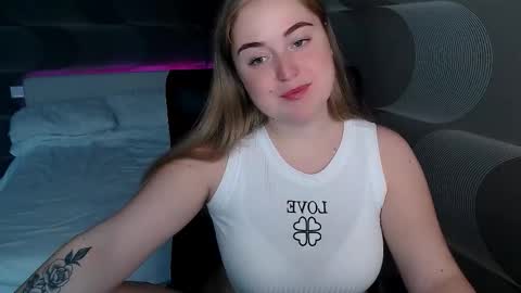 Snapshot of tori_blond chatting on 7, 10, 2025 tori_blond online show from 7, 10, 2025