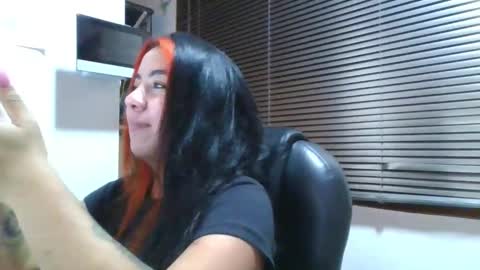 Snapshot of torres_karla chatting on 22, 12, 2025 karla online show from 22, 12, 2025