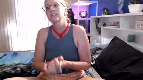 Snapshot of total_aussie_milfs chatting on 28, 1, 2025 Milly online show from 28, 1, 2025