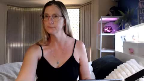 Snapshot of total_aussie_milfs chatting on 26, 10, 2025 Milly online show from 26, 10, 2025