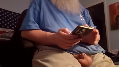 totallyawesome_65 online show from 9, 4, 2026