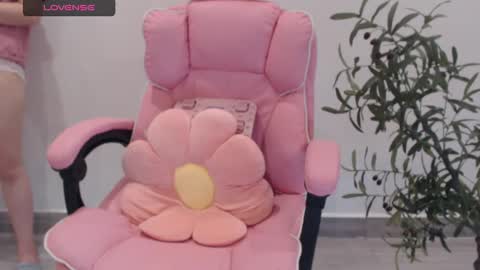 Snapshot of totoro_09 chatting on 12, 9, 2025 Angelina online show from 12, 9, 2025