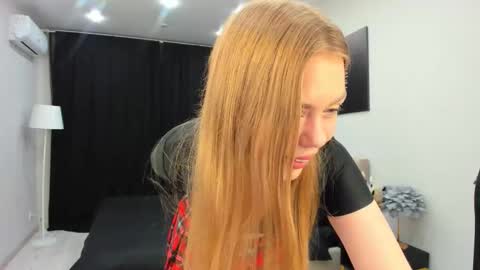 Snapshot of touch_the_heart chatting on 22, 11, 2025 Touch The Heart online show from 22, 11, 2025