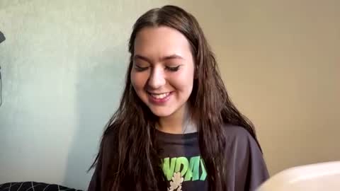 Snapshot of tracievanier chatting on 4, 7, 2026 Thea online show from 4, 7, 2026
