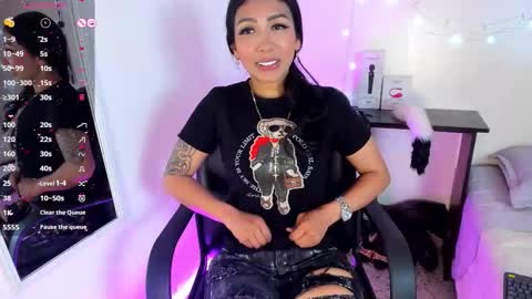 Snapshot of tracy_lambo chatting on 29, 10, 2025 tracy online show from 29, 10, 2025