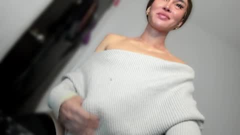 Snapshot of transnextdoor_ chatting on 15, 5, 2026 ALMIGHTY GODDESS VALENTINA online show from 15, 5, 2026