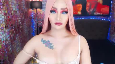 Snapshot of transplayfullolivia chatting on 19, 2, 2025 KYLIE BELLA  TS online show from 19, 2, 2025
