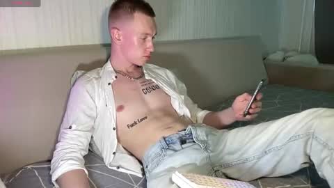 Snapshot of travis_gracile chatting on 27, 6, 2026 Travis online show from 27, 6, 2026