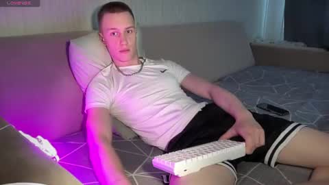Snapshot of travis_gracile chatting on 5, 7, 2026 Travis online show from 5, 7, 2026