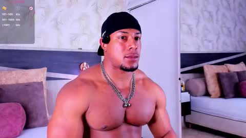 Snapshot of travis_lenox_ chatting on 14, 12, 2025 Travis online show from 14, 12, 2025