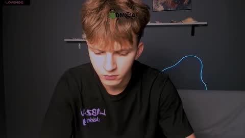 Snapshot of travis_wolf_ chatting on 9, 9, 2025 Travis online show from 9, 9, 2025