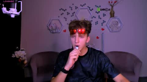 Snapshot of travis_wolf_ chatting on 22, 9, 2025 Travis online show from 22, 9, 2025