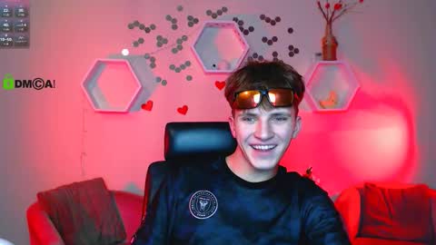 Snapshot of travis_wolf_ chatting on 15, 10, 2025 Travis online show from 15, 10, 2025