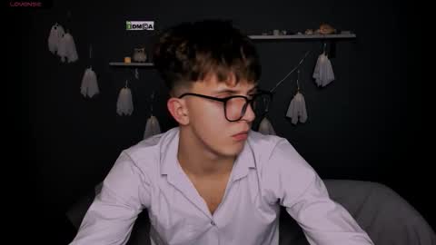 Snapshot of travis_wolf_ chatting on 29, 10, 2025 Travis online show from 29, 10, 2025