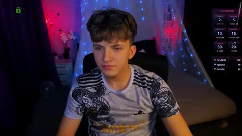 Snapshot of travis_wolf_ chatting on 6, 11, 2025 Travis online show from 6, 11, 2025